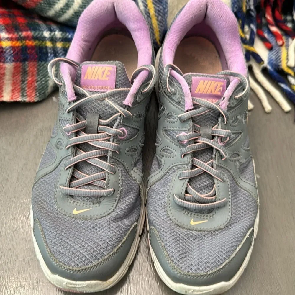 Nike Revolution 2 Gray peach, purple‎ running shoes size 9